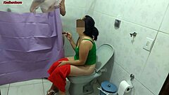 madrasta BANHEIRO CURTAIN peeks STEPDAD bath BIG COCK tease