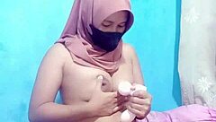Indonesian hijab girl big pussy dildo masturbation orgasm