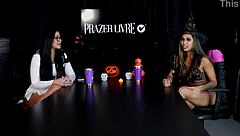 exibicionista revela lugares pra transar em lingerie halloween casal swingers