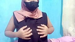 Indonesian hijab girl big pussy dildo masturbation orgasm