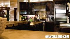 Ashlyn and Siri Scissor Boldly to Cum