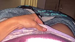 Quieres verme meterme los dedos en mi coño apretado antes de la uni?