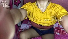 Stolen clip shows naked asian girlfriend posing casually