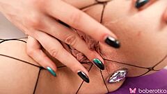 solo brunette sireno milana fingers shaved pussy to orgasm