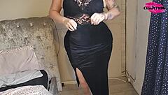 MILF with big natural tits gets ready in public