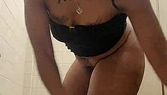 Ebony amateur gets off on peeing in the trash