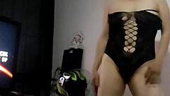 Homemade Milf Practices Erotic Dance Moves With Amateur Passion