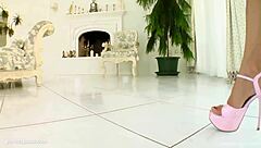 Exploring sadomasochism in a cage setting