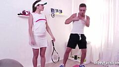 Tennis player's daughter gives a nice blowjob to a cock