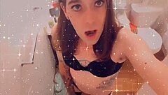 Tranny in Leggings Loves Intense Sucking on Her Knees