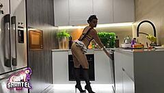 Big booty maid surprised by dick flash from shanteldee12