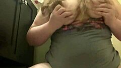 BBW playing with squirting pussy