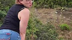 Amateur couple enjoys a small blowjob in the great outdoors