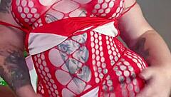 curvy girl fingers her hairy beaver to orgasm