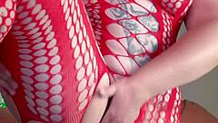 curvy girl fingers her hairy beaver to orgasm