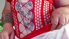 curvy girl fingers her hairy beaver to orgasm