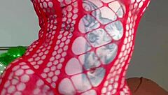 curvy girl fingers her hairy beaver to orgasm