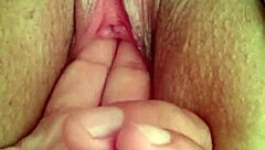 im fingerin my wet pussy n masturbatin so good