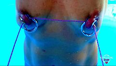 Amateur nipplerglover gets nipples bound with string in pool