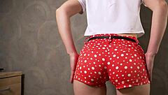 hot teen 18+ asian teasing vpl in very tight shorts.