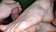 i jerked off onto sexy feet of my friend's wife