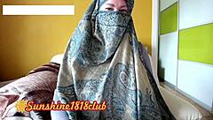 Big-titted Muslim slut from Dubai webcamming in UAE
