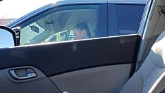 Amateur couple enjoys public sex in car