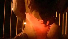 bruninha gata shows her legs