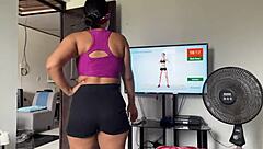 Empleada de servicio folla con su jefe para que le suban el sueldo