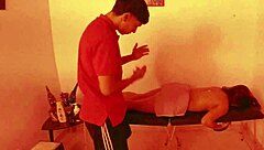 Mi clienta tiene un culo delicioso y no aguanto las ganas de follarmela