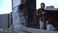 Teen gives blowjob outdoor, guy cums while peeping!