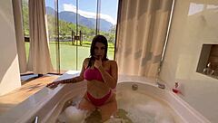 gatinha sucking deliciously in the lake house hydro massage 😋