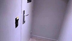 My ex gf doesn't accept that we broke up