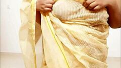 Wow, that chubby Asian aunt flashing her big tits!