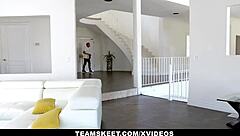 Ginger model Scarlett Mae poses for photographer