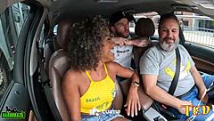 mulata carioca thais gomes apronta e chupa os peitos de uma mulher na rua durante a carona