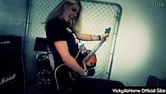 Vicky Vette Blowjobs Man to Cum on Tits