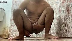 Punheta guiada do novinho, com foco no pau duro e gozada intensa