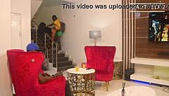 अफ्रीकी बीवी स्टेप सन के बड़े ब्लैक लंड पर जोर से स्पर्ट करती है