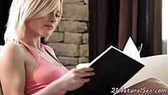 European model sucks passionately 😍