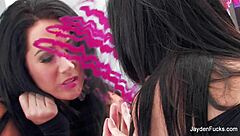 Can you believe Jayden Jaymes masturbates her wet pussy solo?