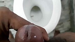 Relaxing Bath Time With Intimate Touches