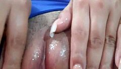 Linda jovencita touches her pink vagina. She complains and screams loudly in real amateur video.