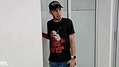 grabo a mi hermanastra chupandome la polla para vengarme