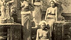 Top twenty women in vintage photos