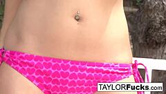 taylor, show off those amazing tits!