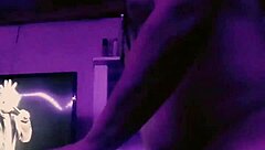 Le Doy a Gatas Por Puta