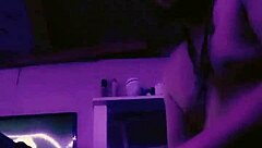 Le Doy a Gatas Por Puta