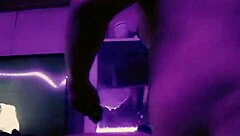 Le Doy a Gatas Por Puta