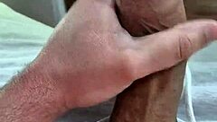 Batendo Uma Punheta Deliciosa